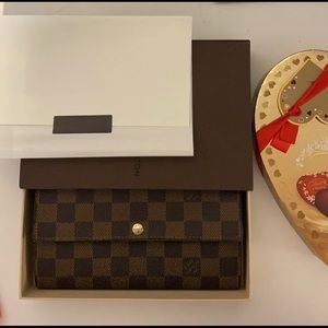 Authentic Louis Vuitton Sarah Wallet